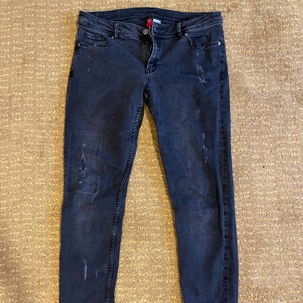 Black ripped jeans